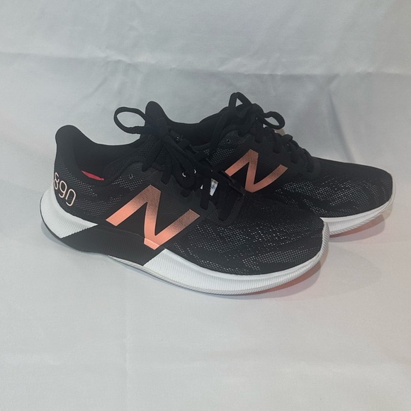 EUC New Balance Fuel Cell 890 Sneaker Size 6.5 - Picture 2 of 6